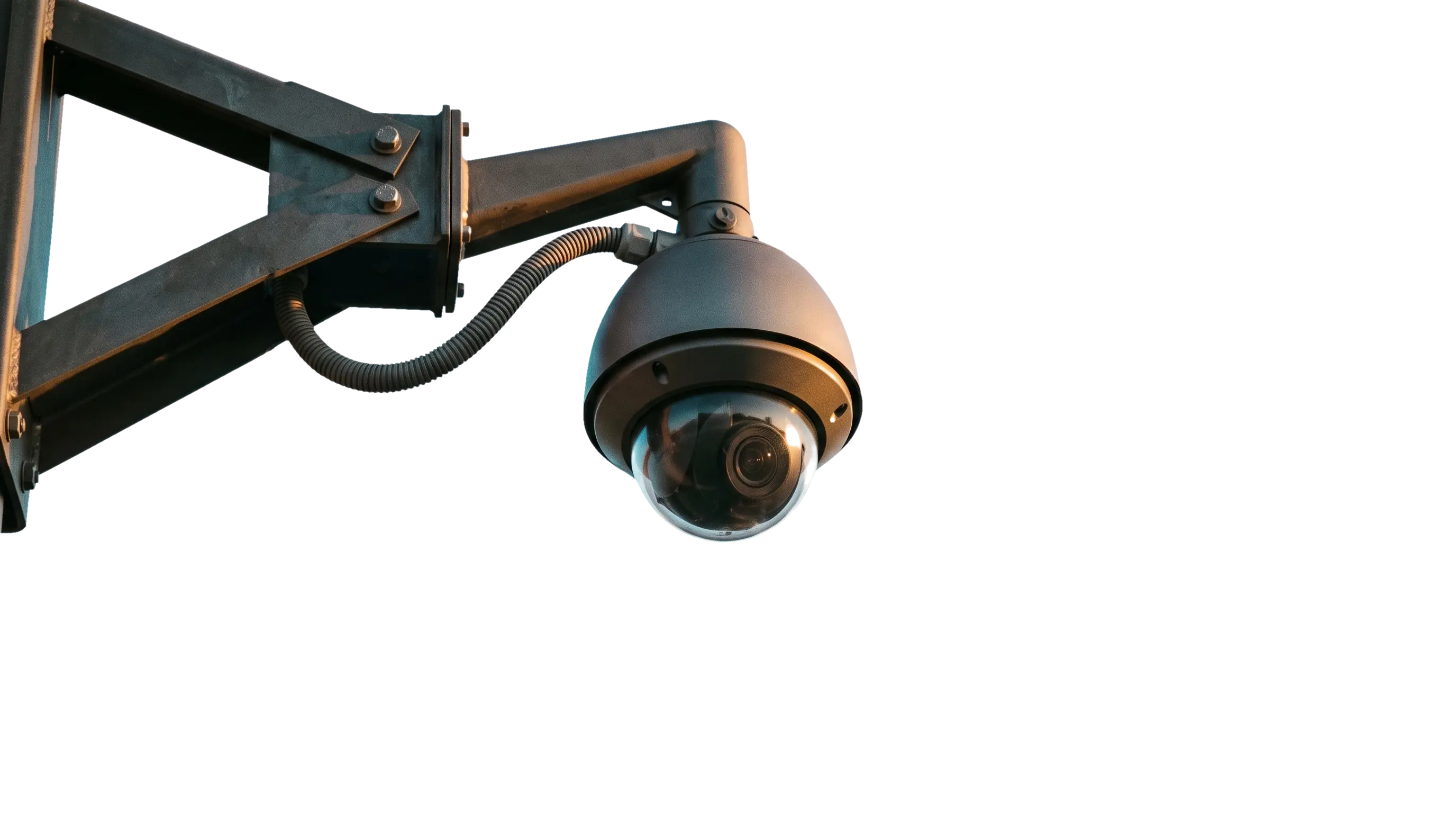 Cameră de supraveghere dome PTZ pe braț, orientată spre oraș